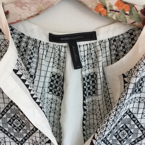 BCBGMAXAZRIA white and black print blouse - Picture 2 of 3